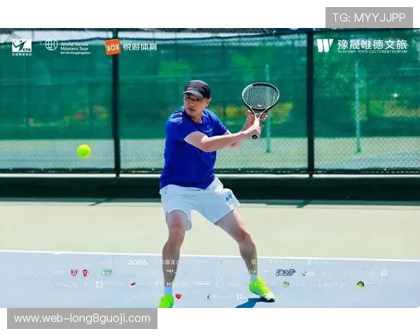 网球界新星崛起引发关注各大赛事激烈角逐不断升级